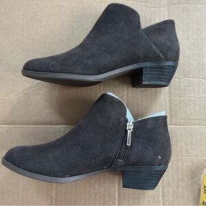 Crown & Ivy Dark Brown Kendall Style Ankle Books (NIB) size 6.5 (never worn)